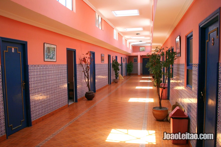 Interior do Hotel du Centre em Rabat, Marrocos