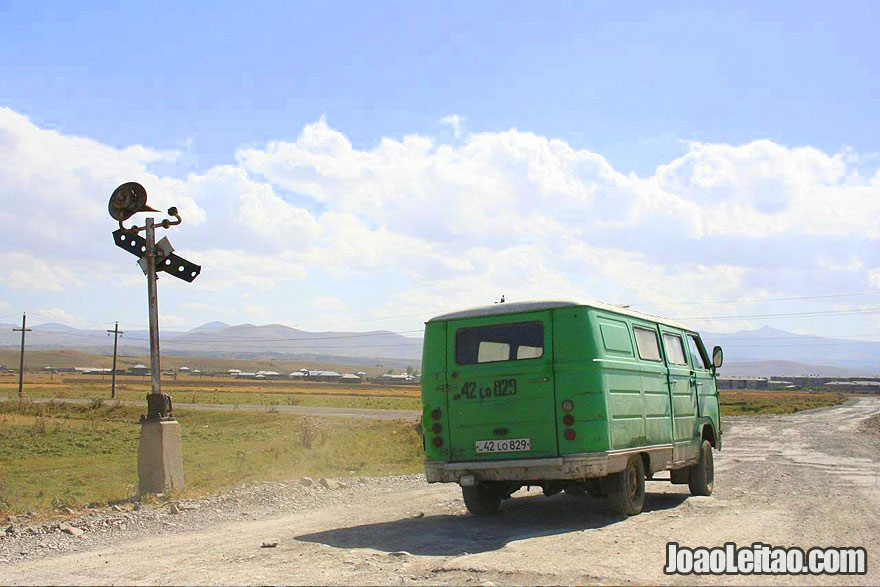 Estrada perto do Lago Sevan, Visitar a Arménia