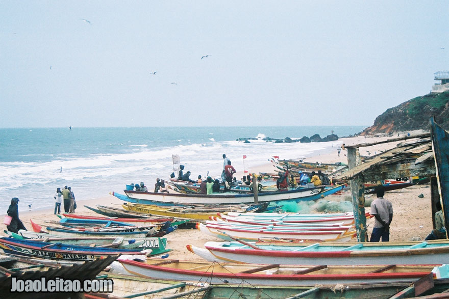 Pescadores na praia perto de Banjul, Visitar Gambia