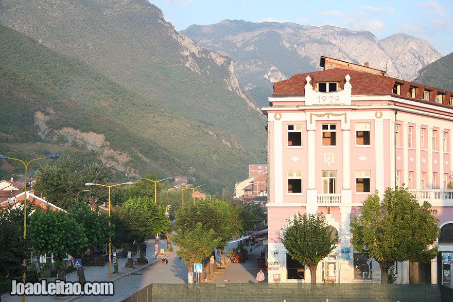 Centro da cidade de Peje, Visitar o Kosovo