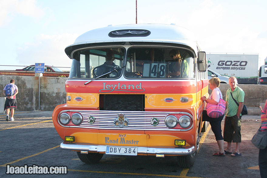 Autocarros (ônibus) típicos, Visitar Malta