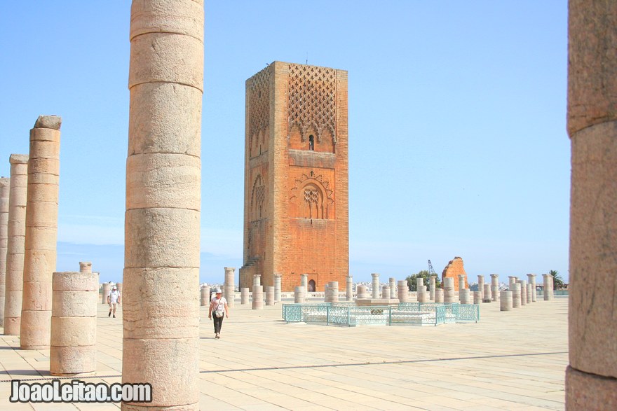 Foto da Torre Hassan um dos monumentos mais importantes da cidade