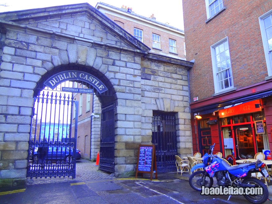 Foto da entrada do Castelo de Dublin