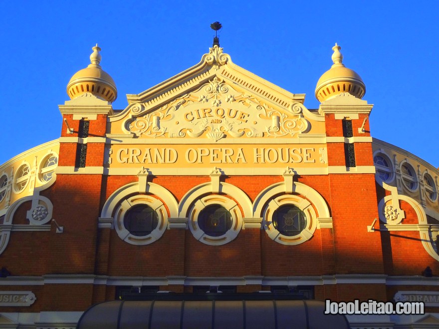 Foto de pormenor da Grand Opera House