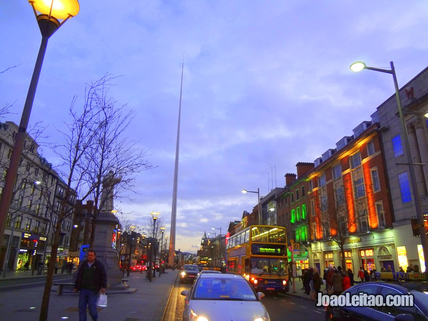 Foto do Monumento da Luz, a cúspide de Dublin