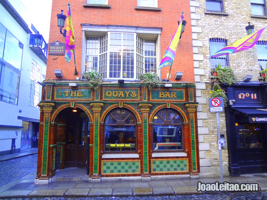 Foto do pub irlandês The Quays Bar no centro de Dublin