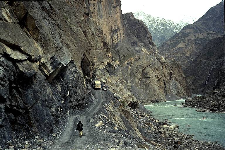 Estrada Dush Khorog no Tajiquistão