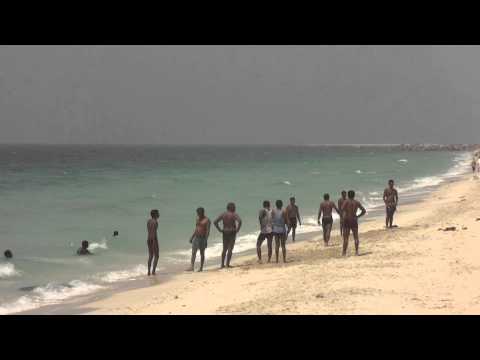 Vídeo de futebol humano na praia em Ajman, Emirados Árabes Unidos 32