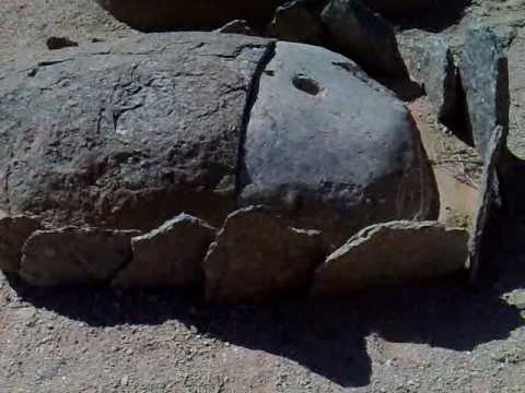 Vídeo Esculturas em Pedra no Monolito de Aicha, Mauritânia 65