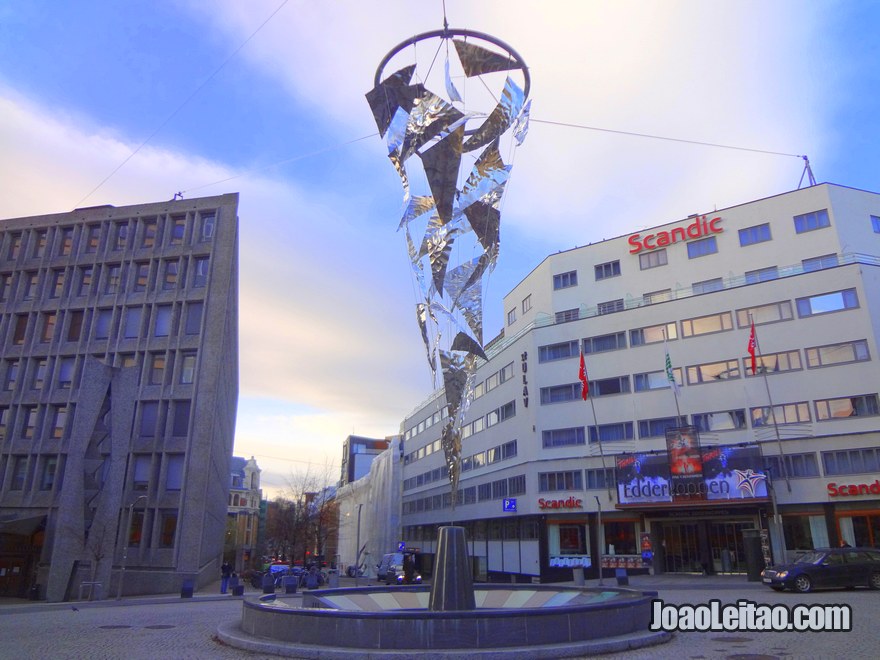 Foto de escultura em Oslo