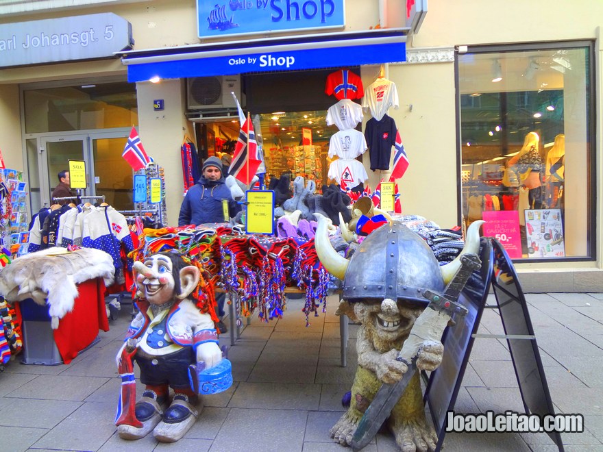 Foto de lojas Souvenirs nas ruas de Oslo