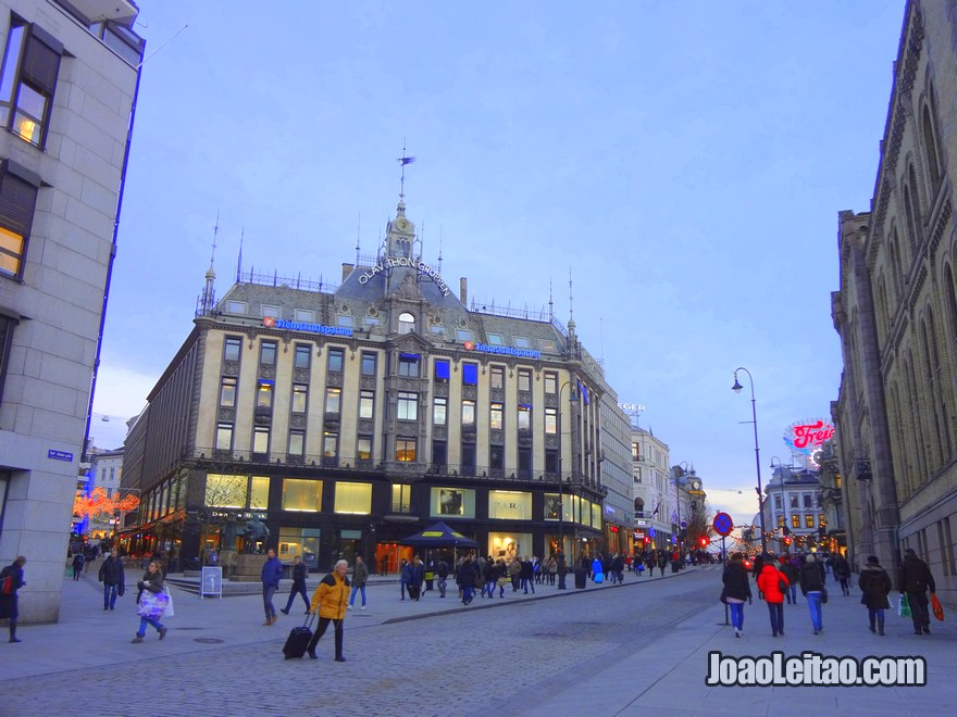 Foto da Rua Karl Johans gate em Oslo