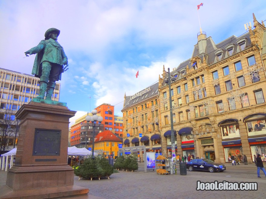 Estátua de Cristiano IV, o Rei da Dinamarca e Noruega de 1588 até 1648, Visitar Oslo