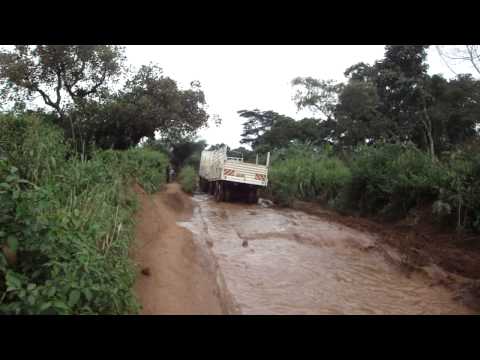 Vídeo de ficar preso na lama na República Democrática do Congo 7