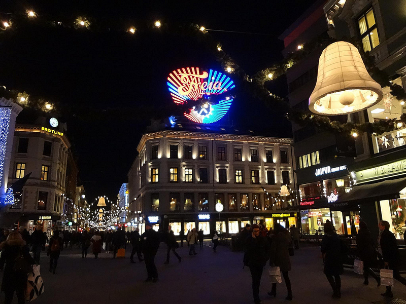 Iluminação de Natal na Rua Karl Johans em Oslo 6