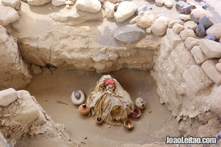  Pre-Hispanic mummified human bodies of Chauchilla Cemetery