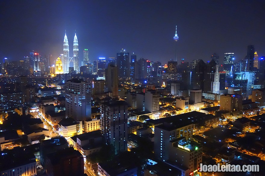 Vista de Kuala Lumpur da janela do meu quarto no 35º andar - Viajar na Malásia