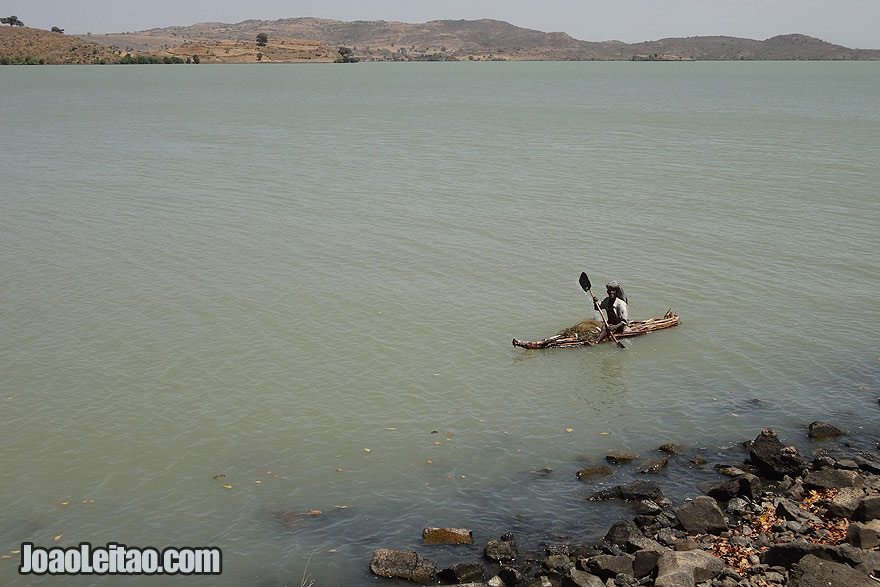 Pescador no Lago Tana