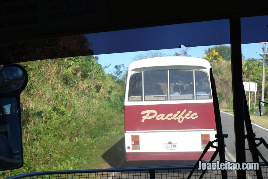 Autocarro desde o Aeroporto Nadi até Pacific Harbour nas Ilhas Fiji