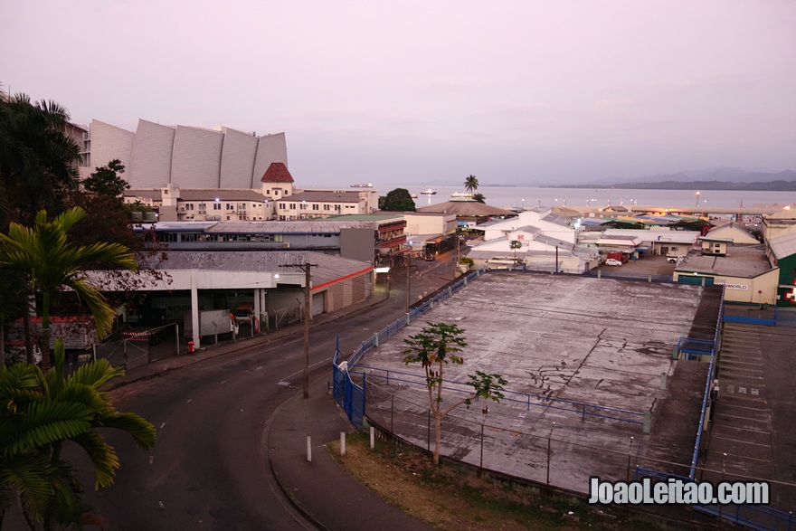 Vista da varanda do meu quarto no City Private Hotel em Suva nas Ilhas Fiji