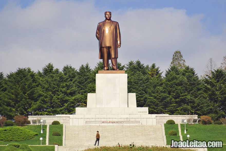 Estátua de Kim Il-sund em Kaesong