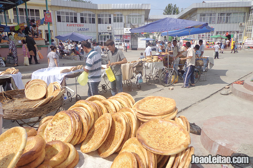 Bazar de Fergana no Uzbequistão