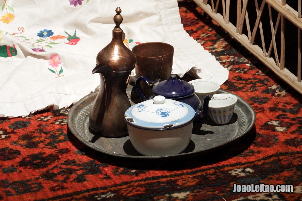 Conjunto para fazer café de maneira tradicional do Barém