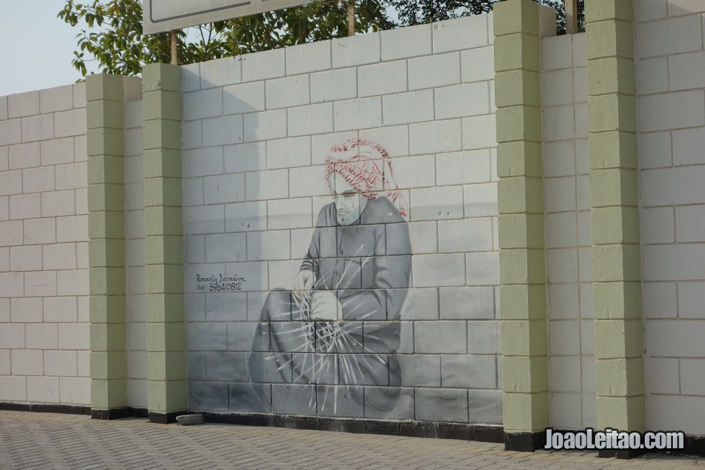 Pintura mural no Bahrein representando aspectos tradicionais do país