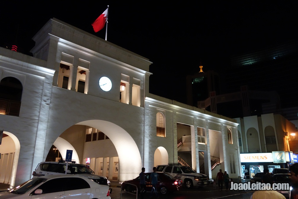 Porta Bab Bahrein no centro da cidade de Manama