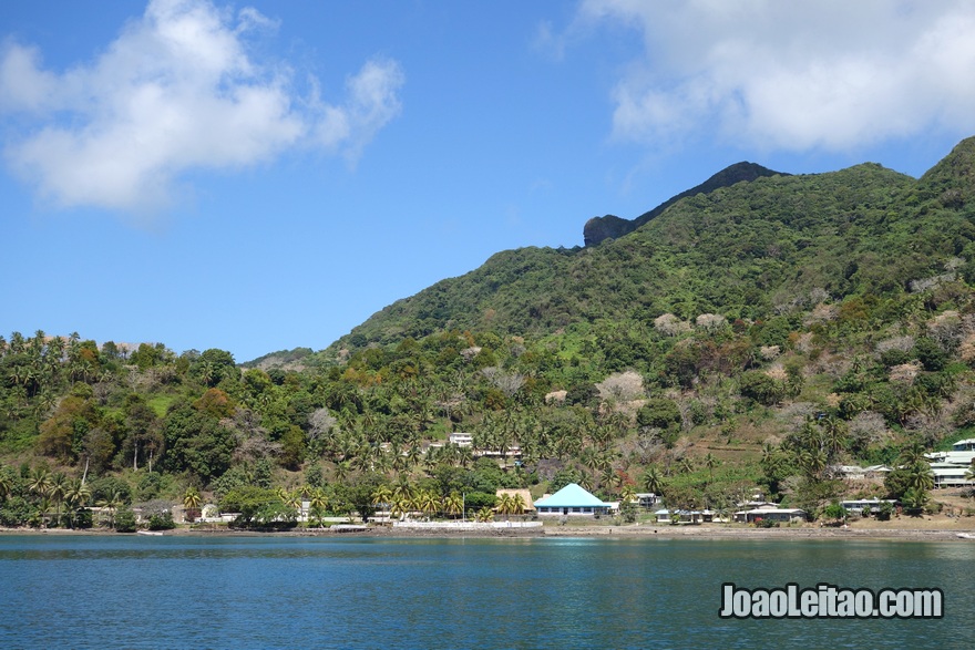 Fotografia da Ilha Ovalau vista de longe