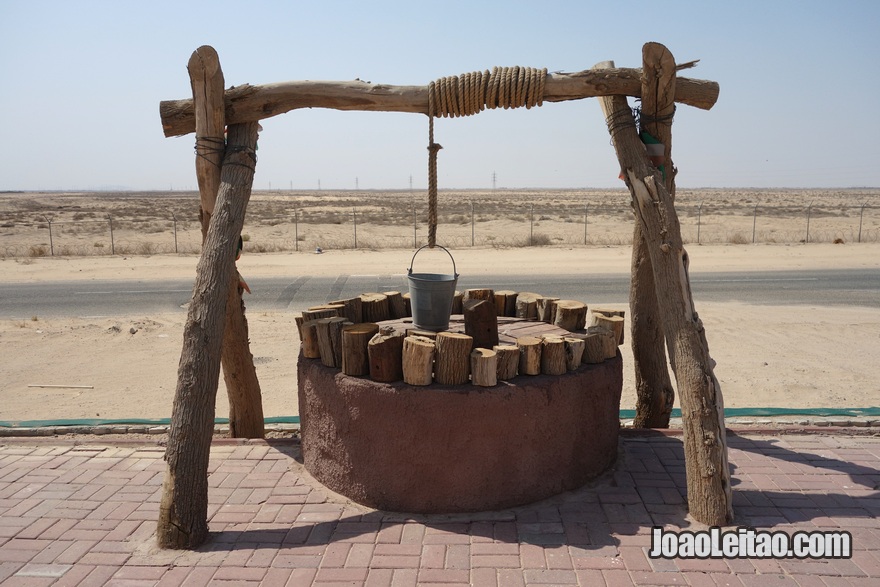 Poço no deserto do Kuwait em Abdali