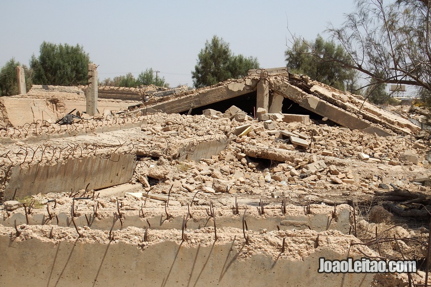 Edifícios destruídos na Autoestrada da Morte no Kuwait