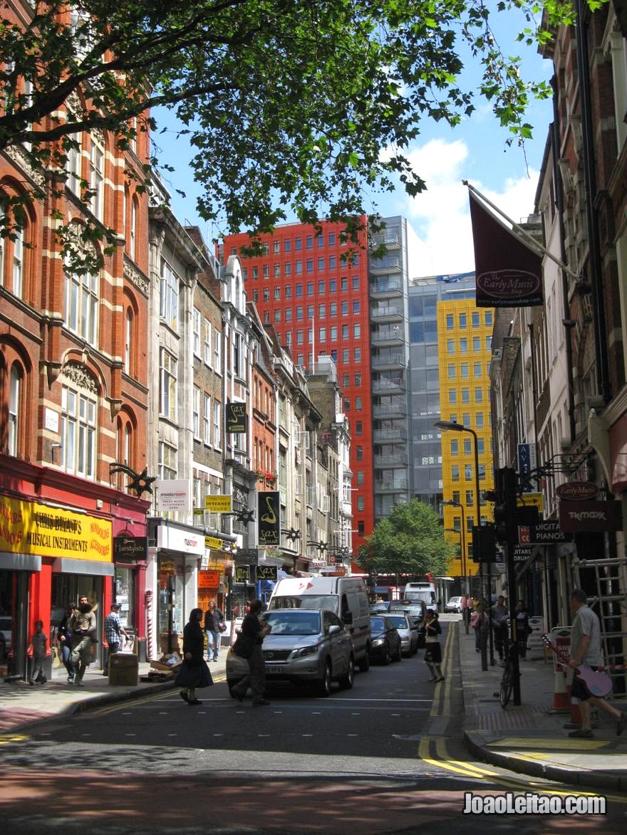 Rua Denmark Street em Londres