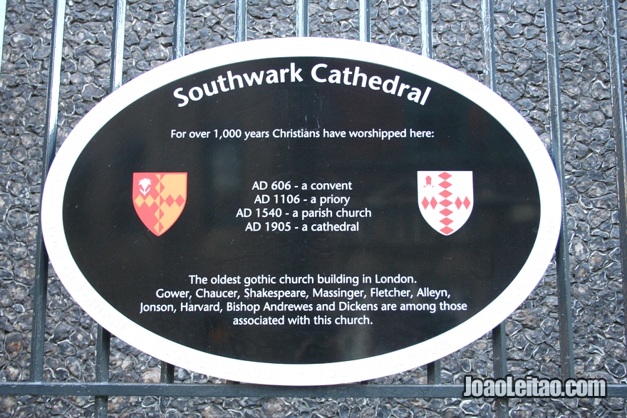 Placa explicativa da Catedral de Southwark em Londres