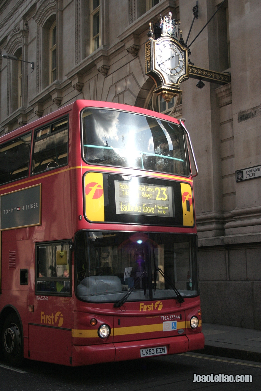 Famoso Double decker bus ou autocarro panorâmico (ônibus panorâmico)