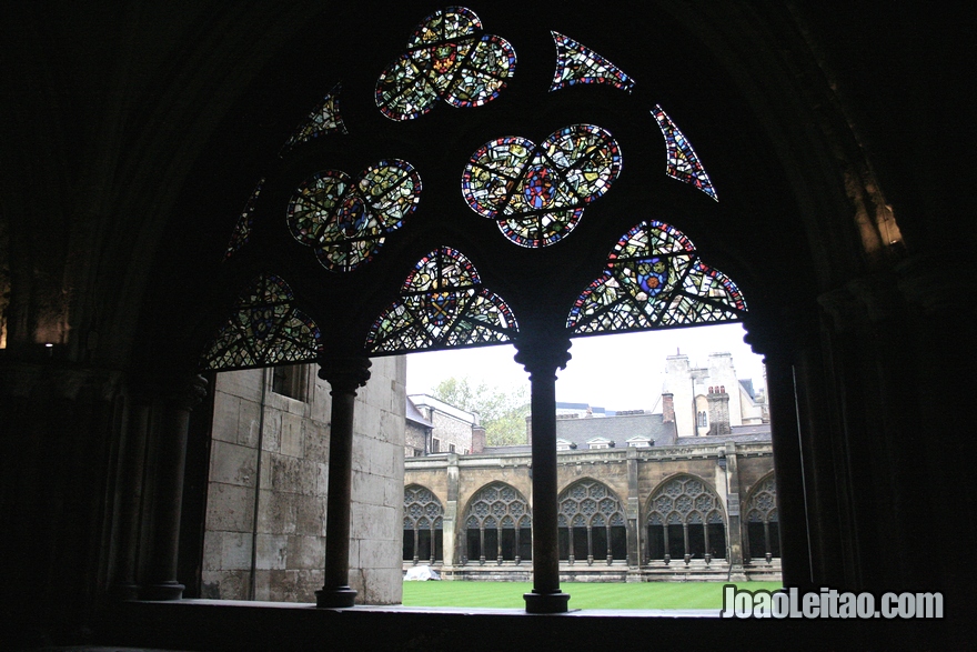 Claustro dentro da Westminster Abbey