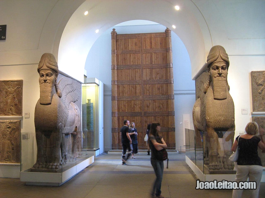 Colecção de peças da Pérsia dentro do Museu Britânico