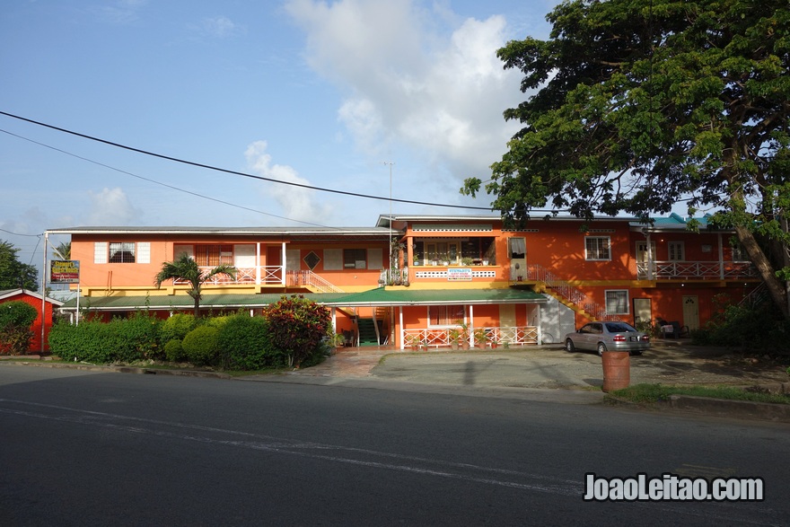 Exterior da Guest House Stewart’s em Pigeon Point, Tobago