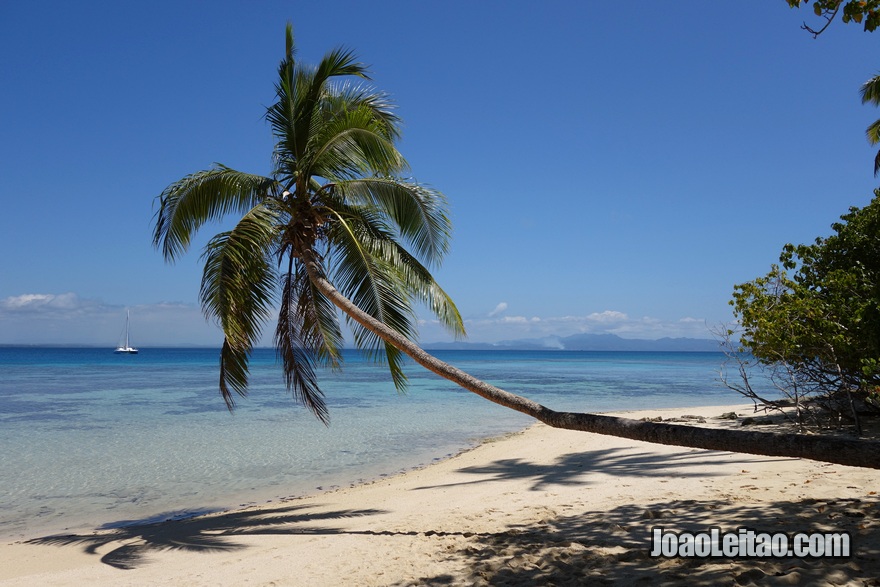 Praia do Hotel Leleuvia Island Resort nas Ilhas Fiji