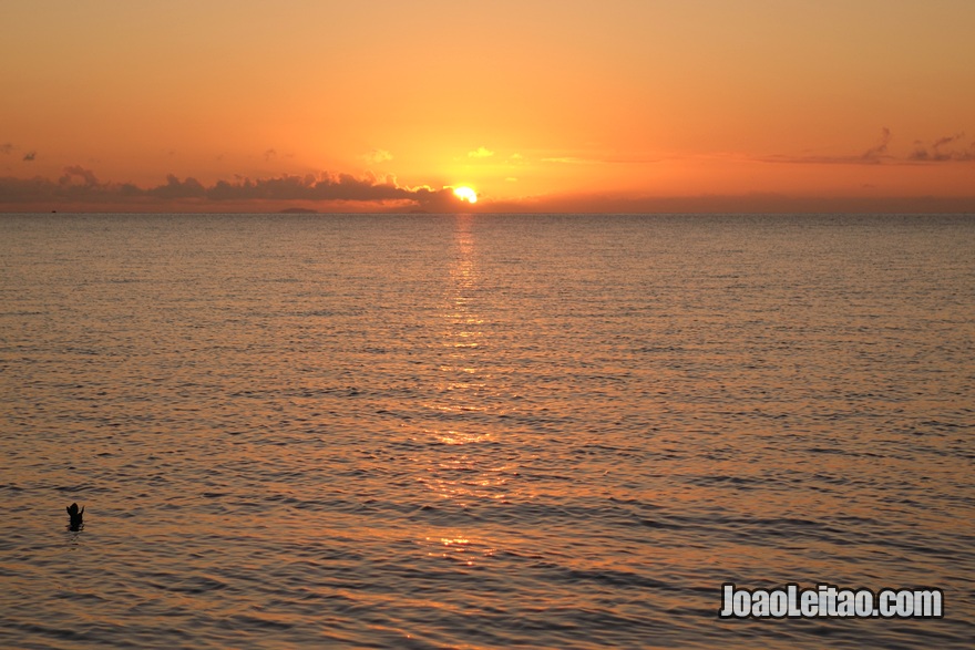 Pôr do sol no Hotel Leleuvia Island Resort nas Ilhas Fiji