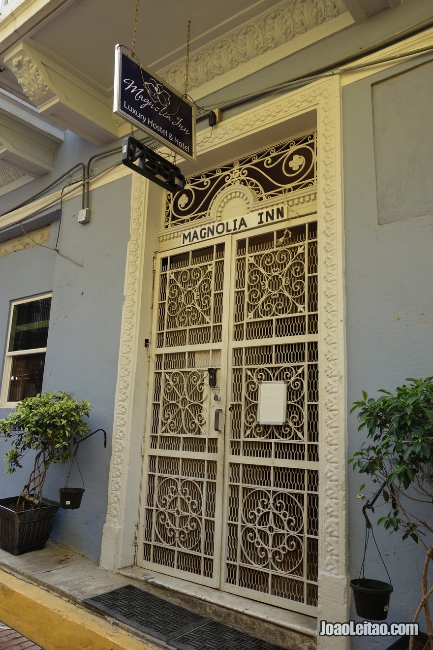 Porta de entrada do Hotel Magnolia Inn na Cidade do Panamá