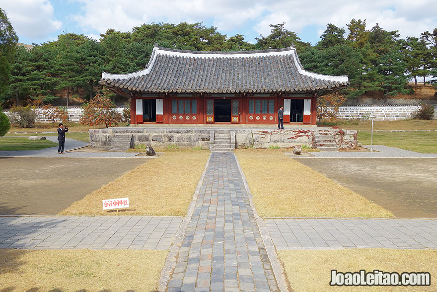 O complexo do templo de Songgyungwan em Kaesong
