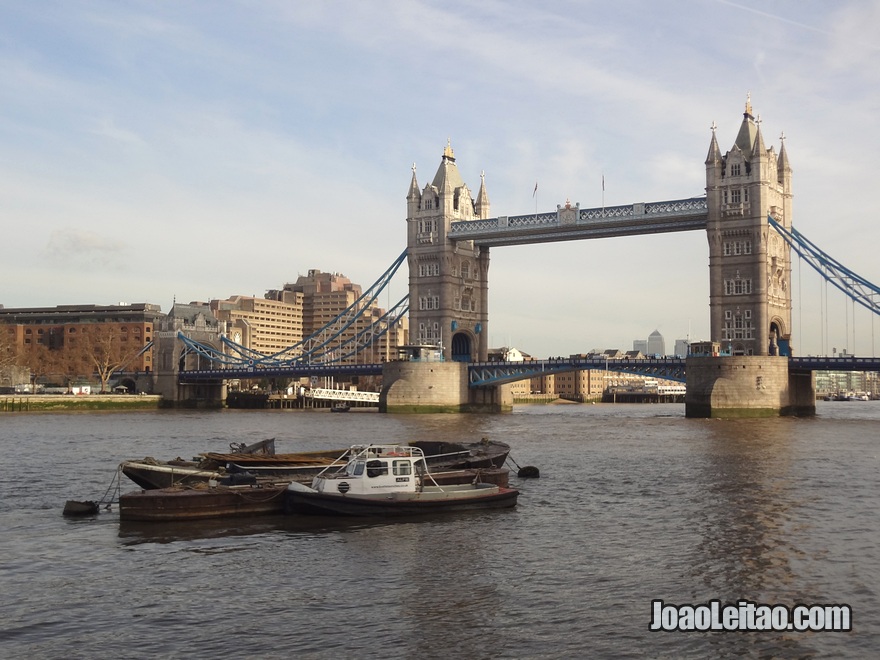 Tower Bridge é a ponte mais famosa da cidade de Londres