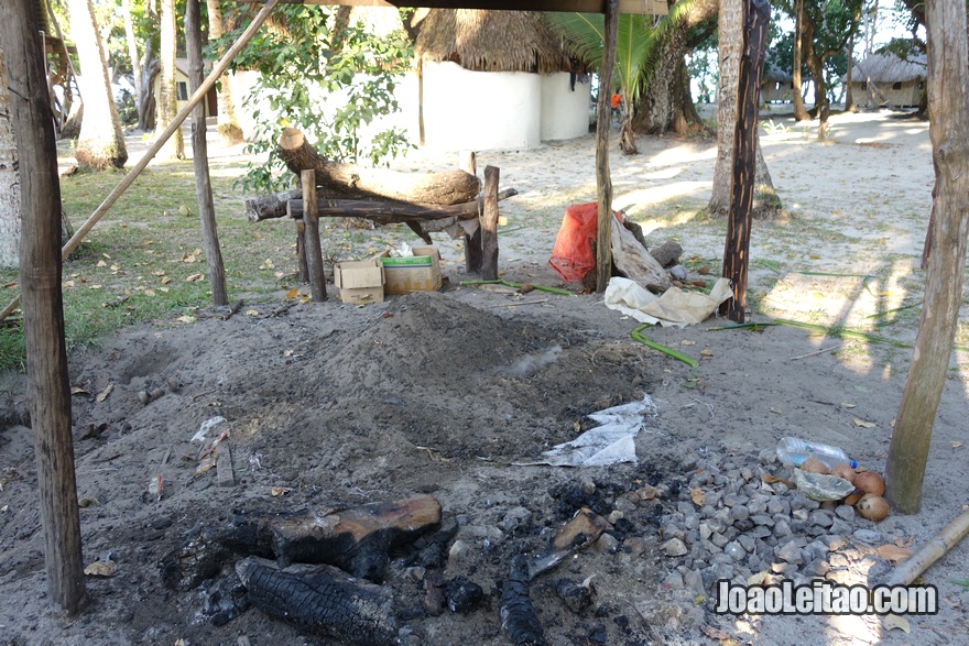 Aprender como se faz churrasco confeccionado debaixo da terra