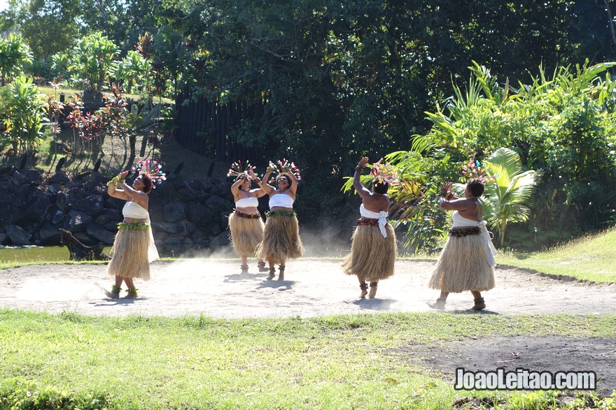 Assistir a um show de dança de mulheres fijianas