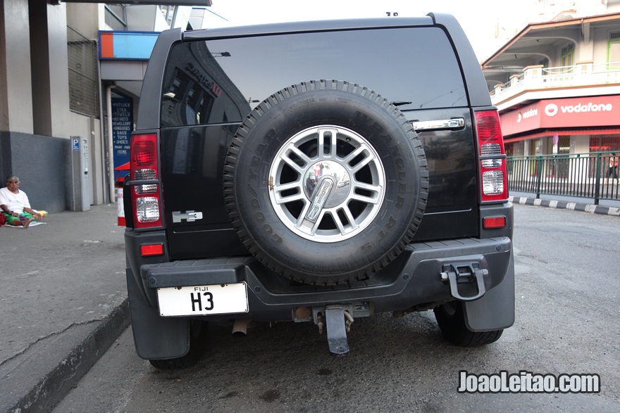 Matrículas personalizadas nos carros das Fiji