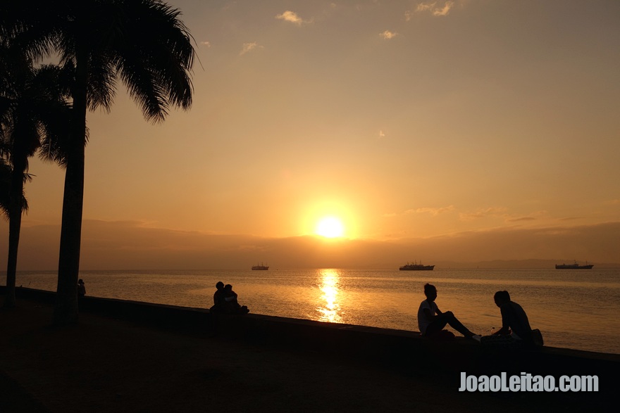 Aproveitar um pôr do Sol em Suva