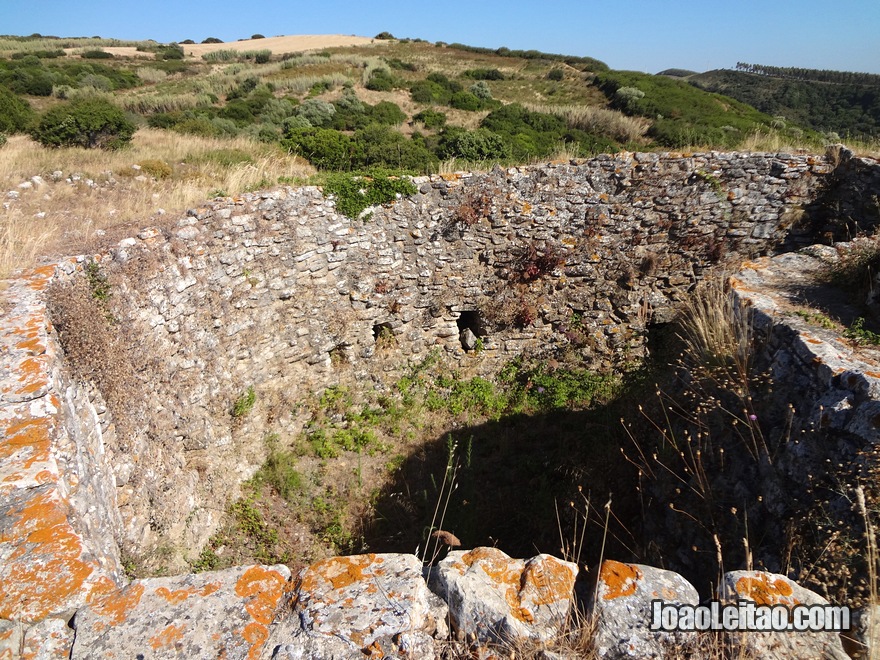 Amazing places to go when you visit Portugal Castro do Zambujal