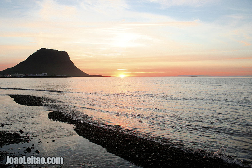 pôr-do-sol na baía de Grundarfjordur