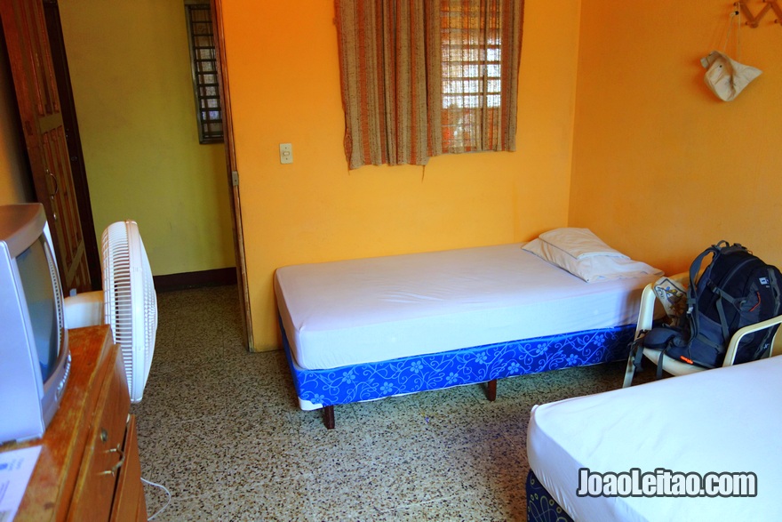 Quarto no Hotel Hospedaje Dona Goya em Flores